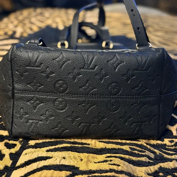 Authentic Louis Vuitton black montouris backpack GREAT CONDITION - Picture 13 of 16